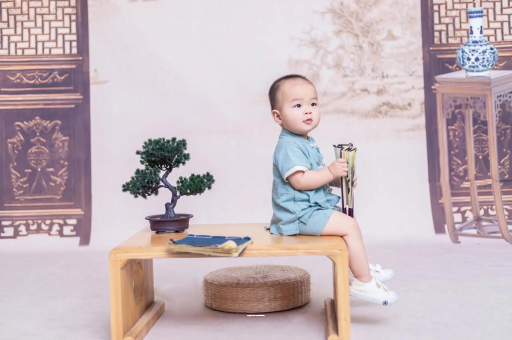 丰城宝宝眼睛肿是什么原因